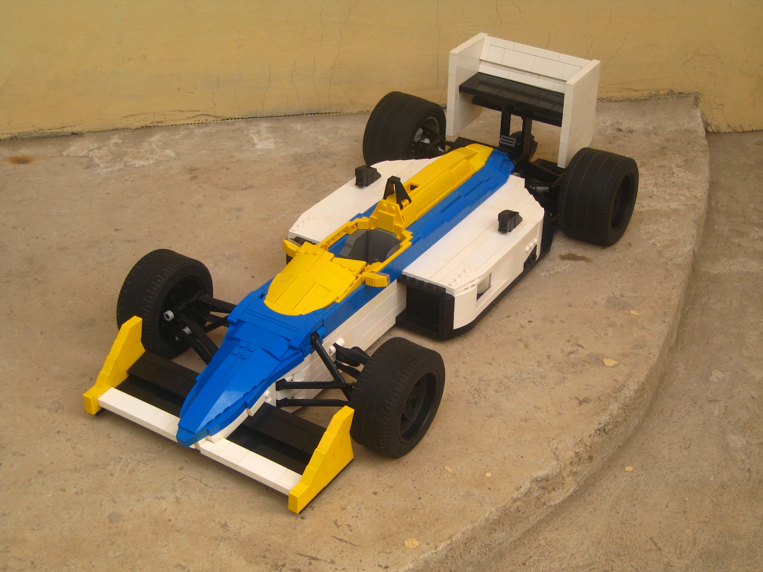 williams-fw11_05.jpg