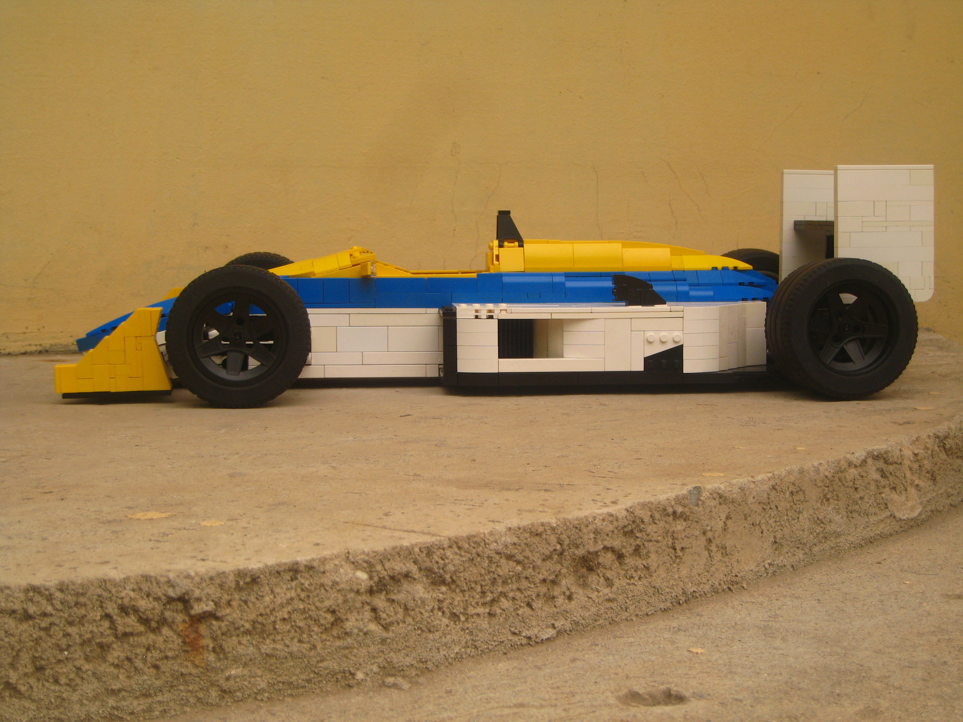 williams-fw11_07.jpg