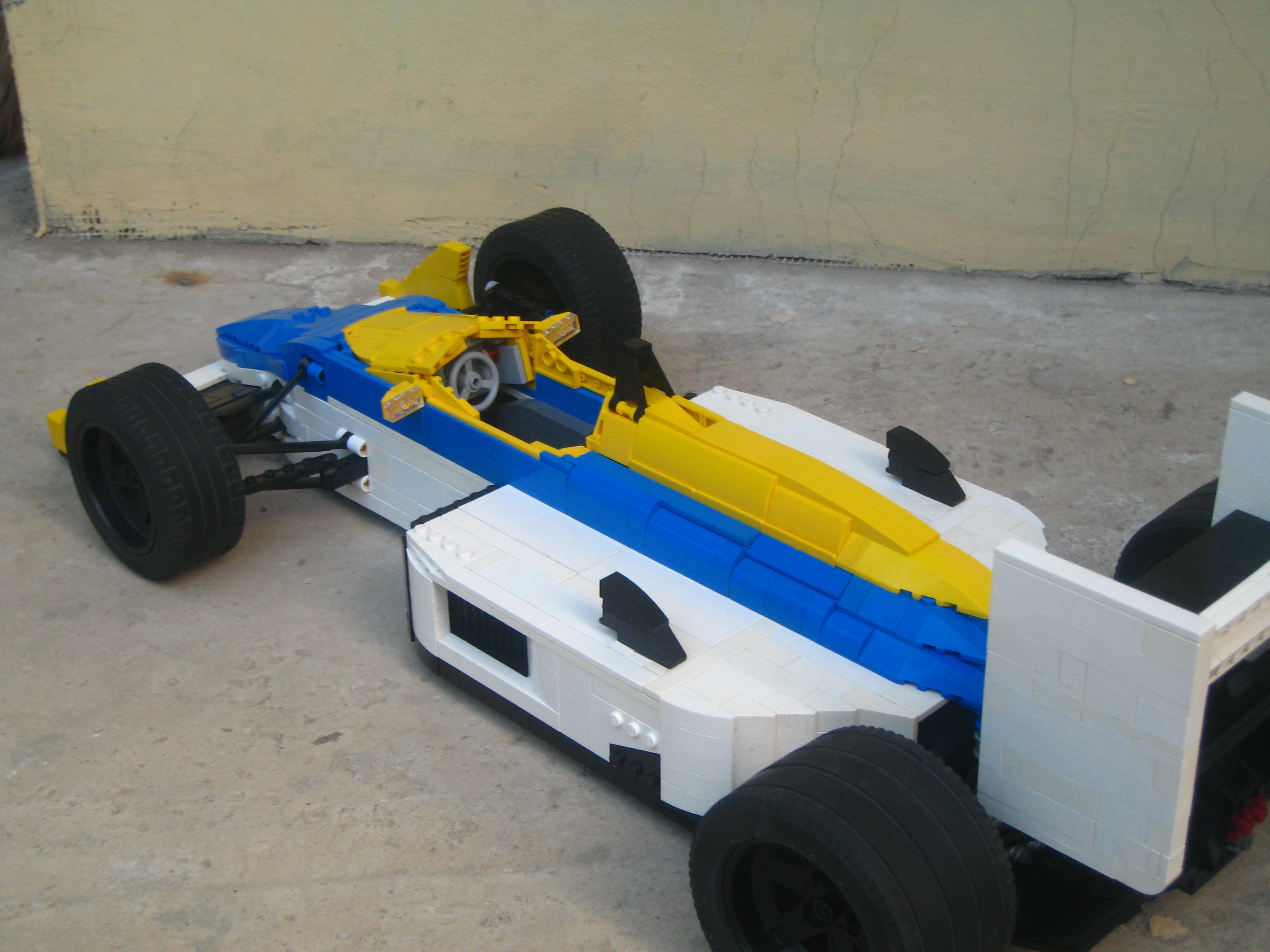 williams-fw11_15.jpg