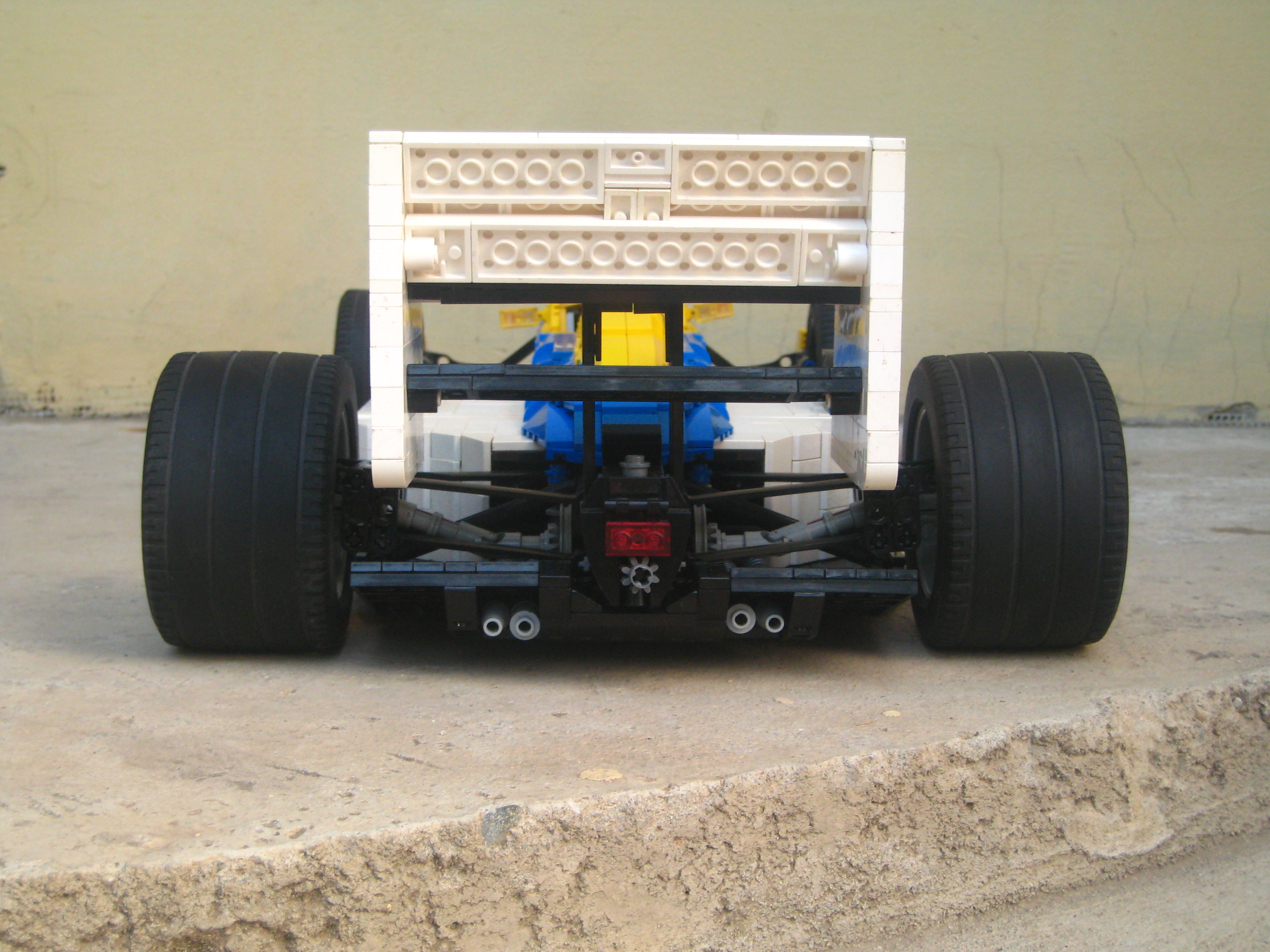 williams-fw11_16.jpg