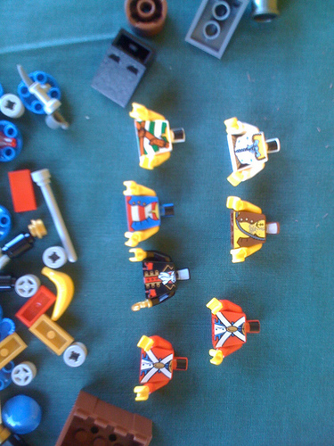 6243_minifig_torsos.jpg
