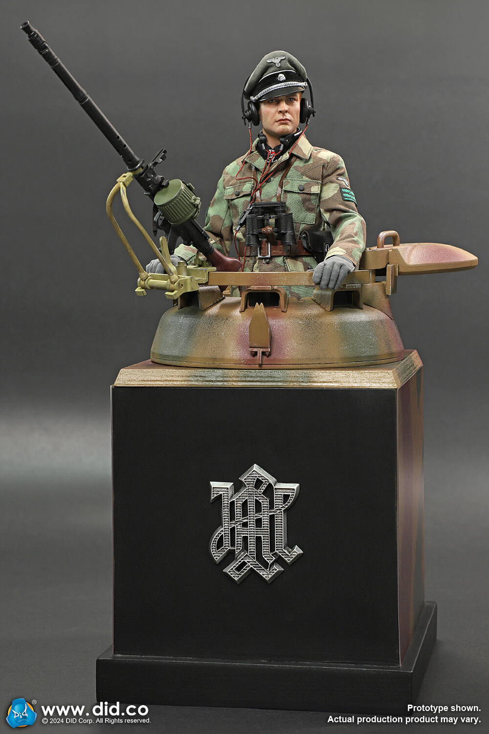 Panther tank diorama with MG34