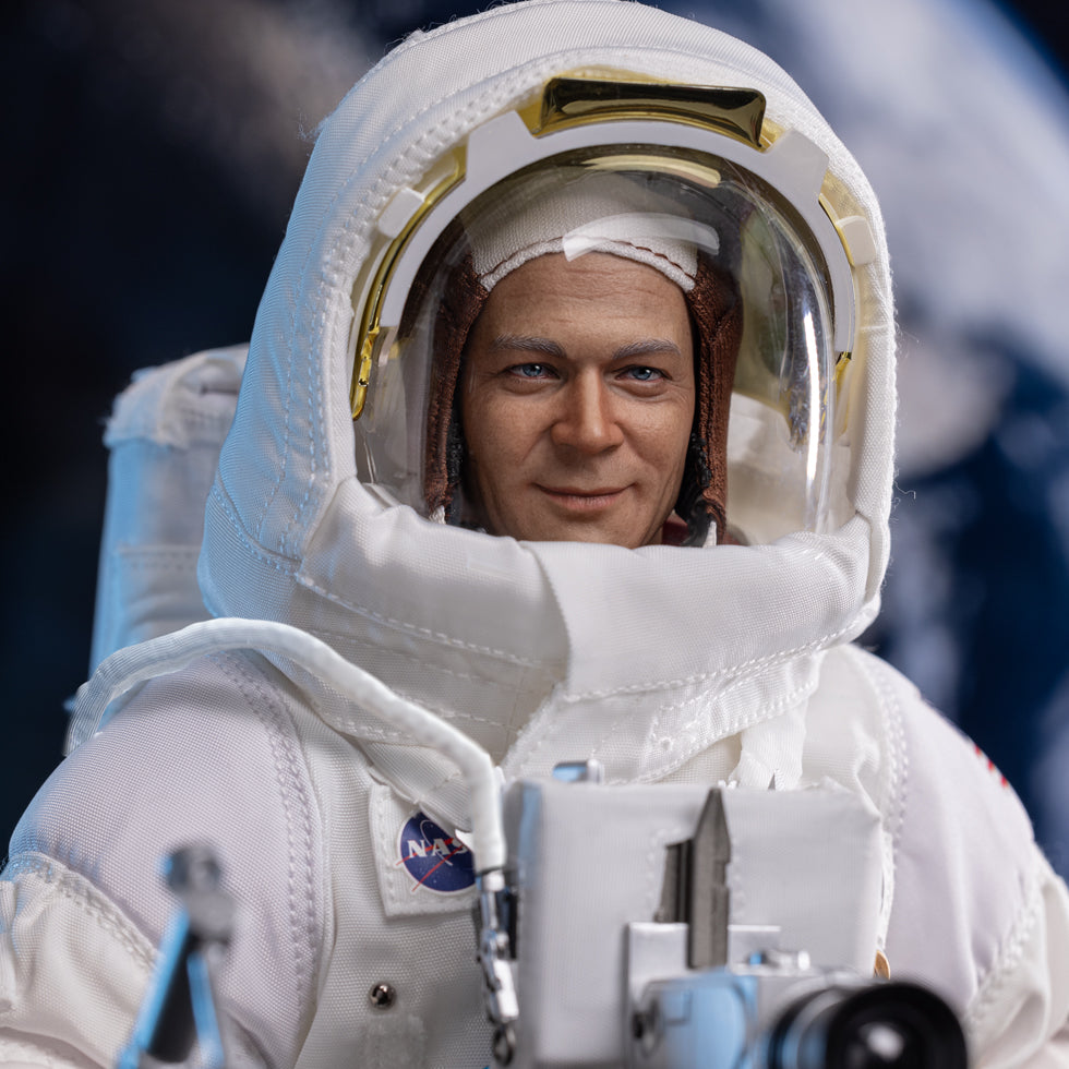 scale Buzz Aldrin
