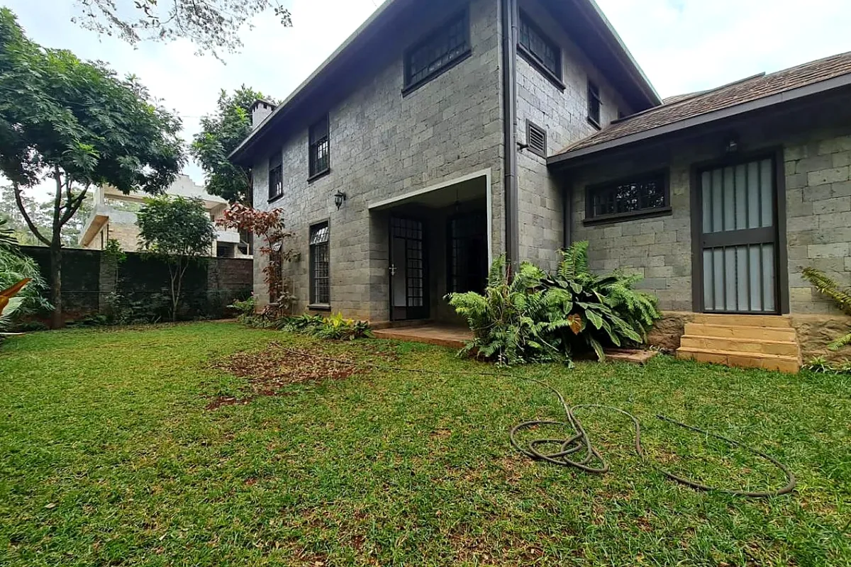 4-BEDROOM TOWNHOUSE FOR RENT β LAVINGTON