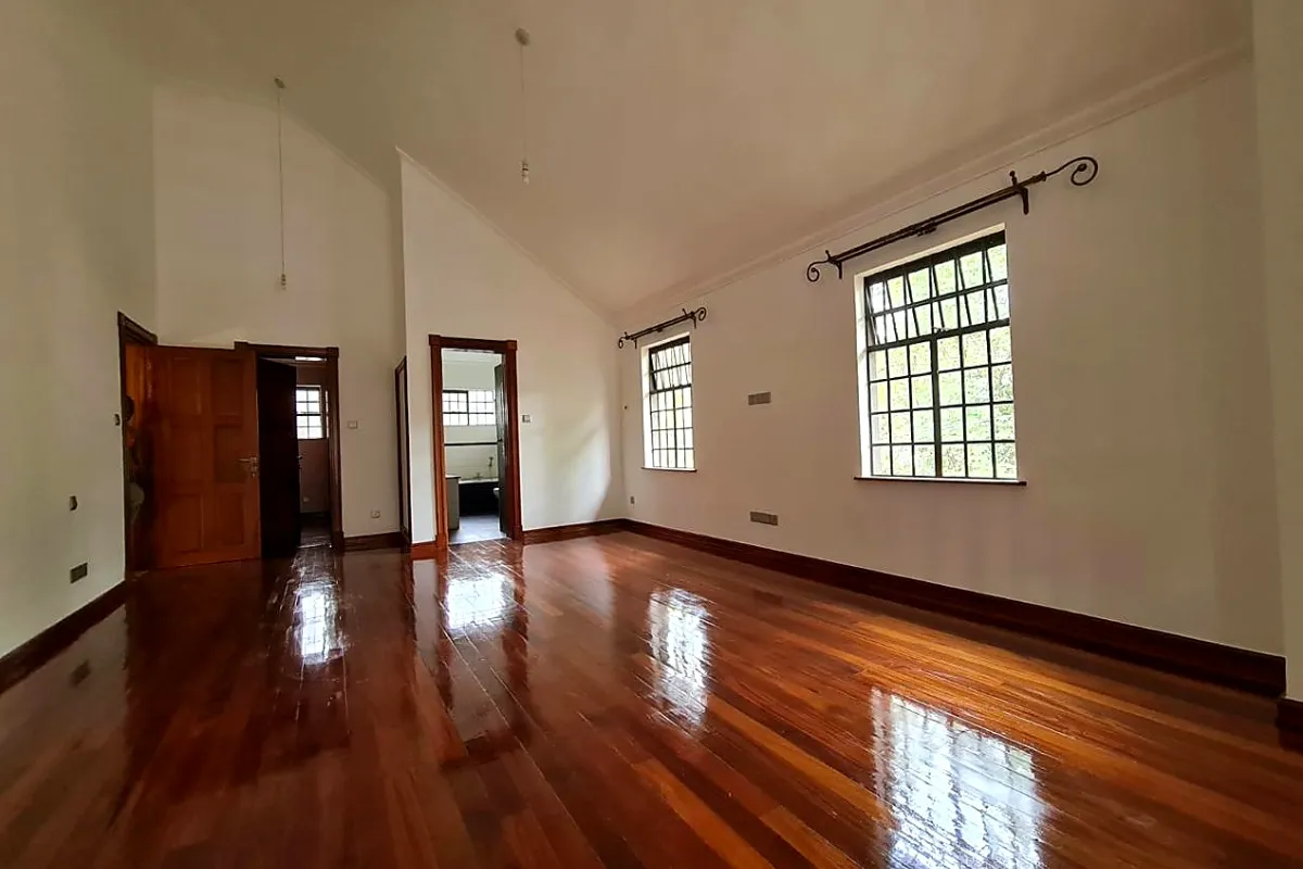 4-BEDROOM TOWNHOUSE FOR RENT – LAVINGTON