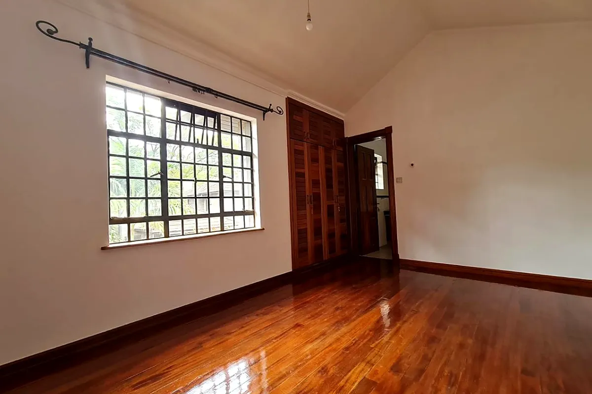 4-BEDROOM TOWNHOUSE FOR RENT β LAVINGTON