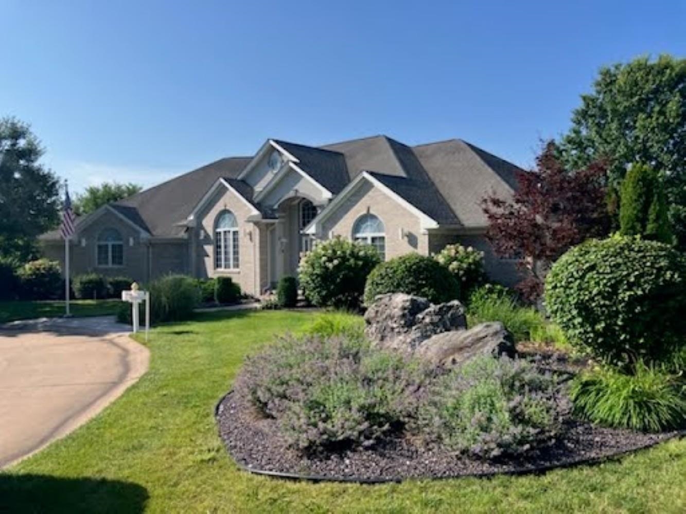 4932 Lake View Drive