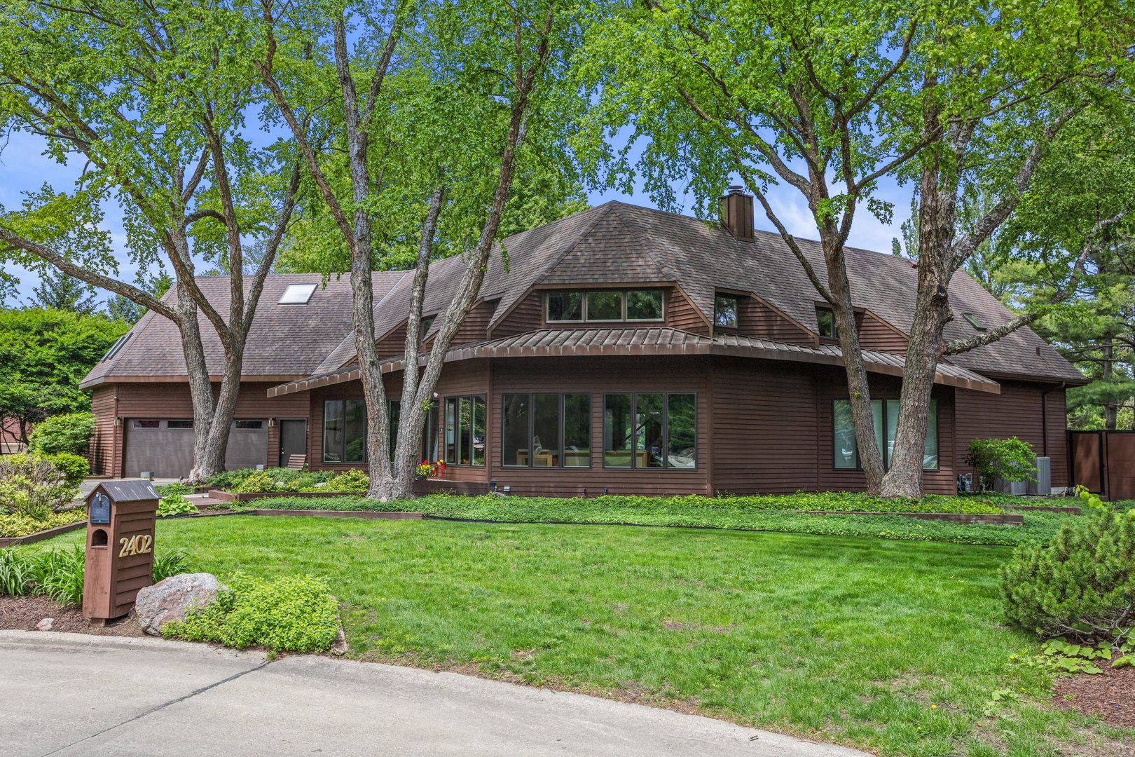 2402 N Nottingham Court