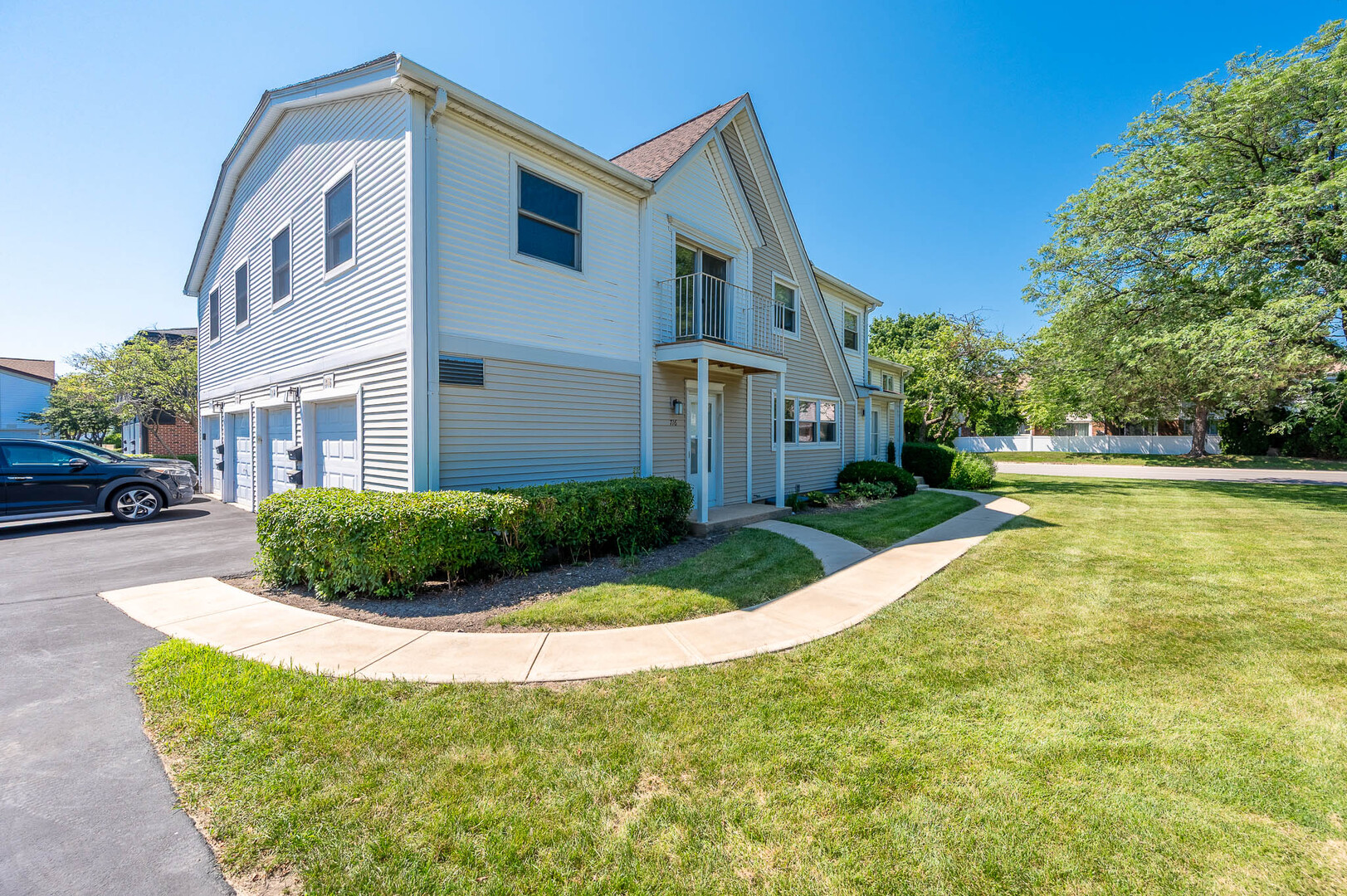 716 Inverrary Lane