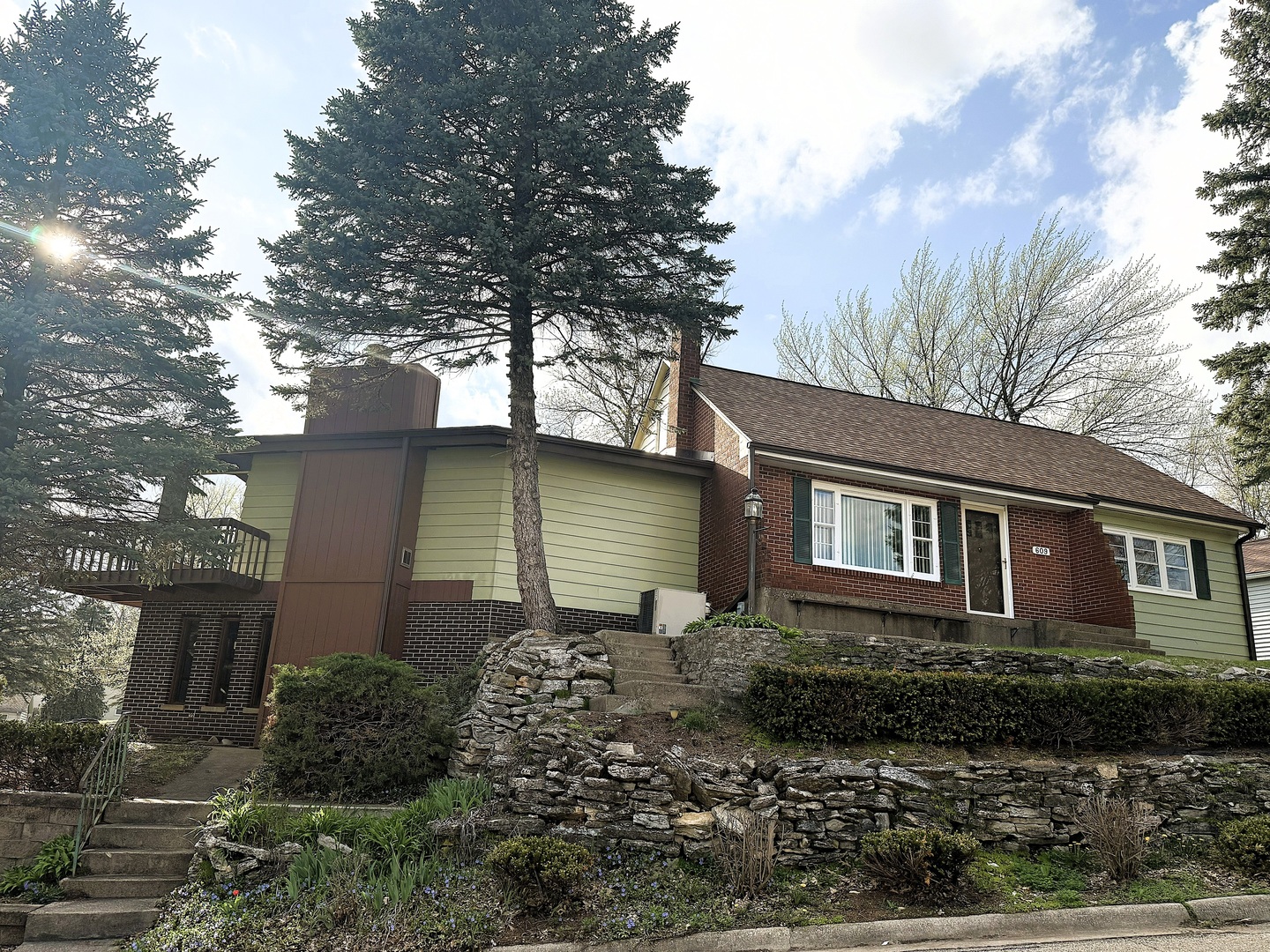 609 Moss Place