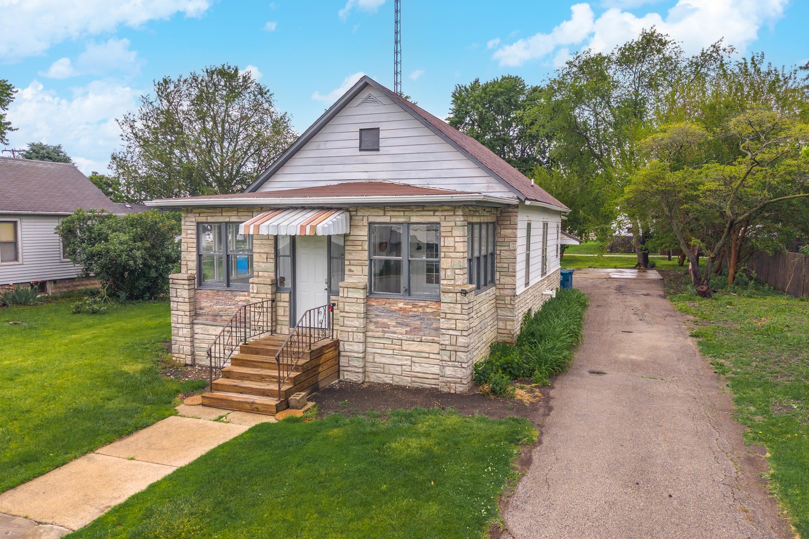 125 E Jackson Street