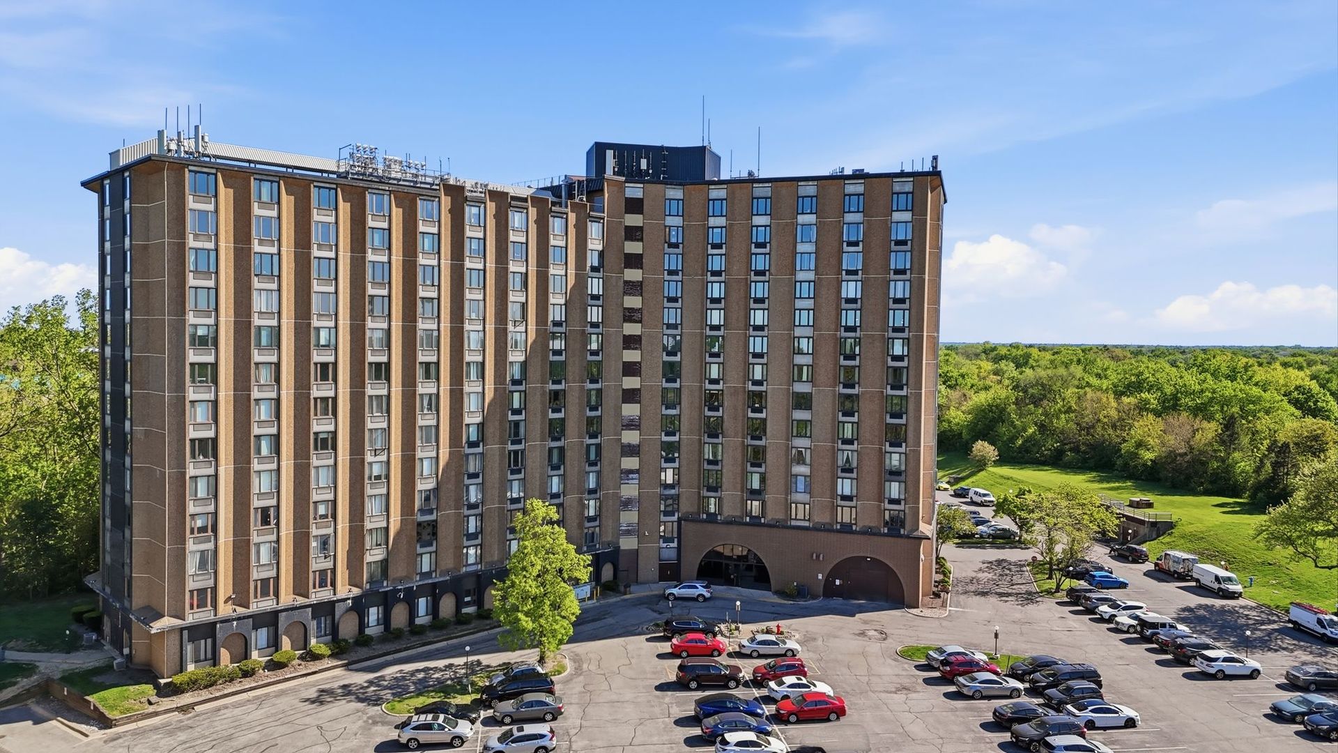 1 Renaissance Place