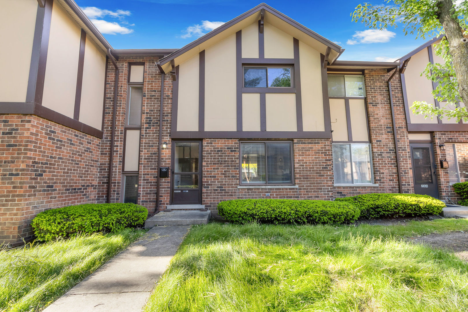 18w266 Knollwood Lane