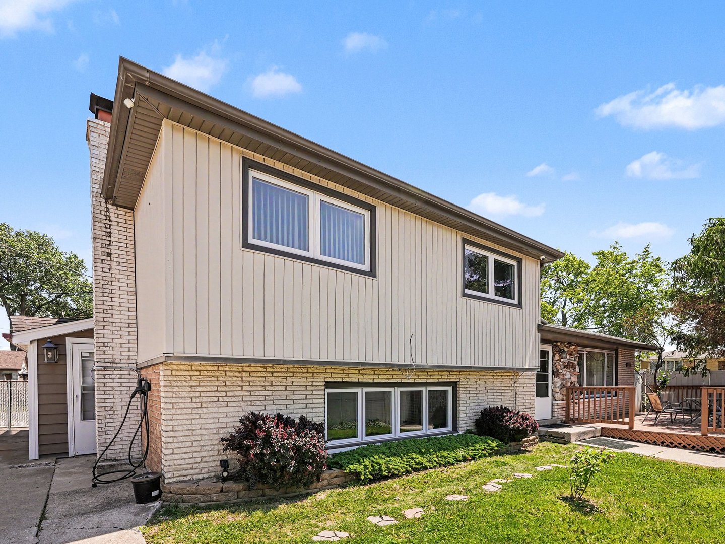 5858 W 88th Place