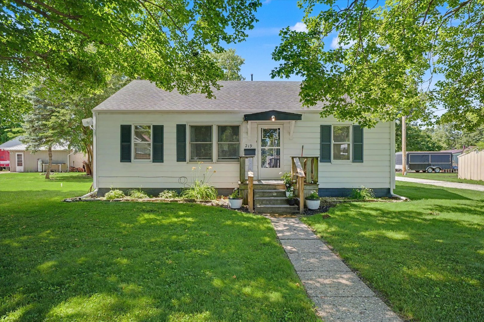 219 E 4th Street