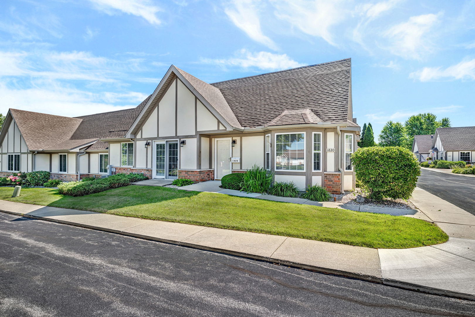 1820 Willow Circle Drive