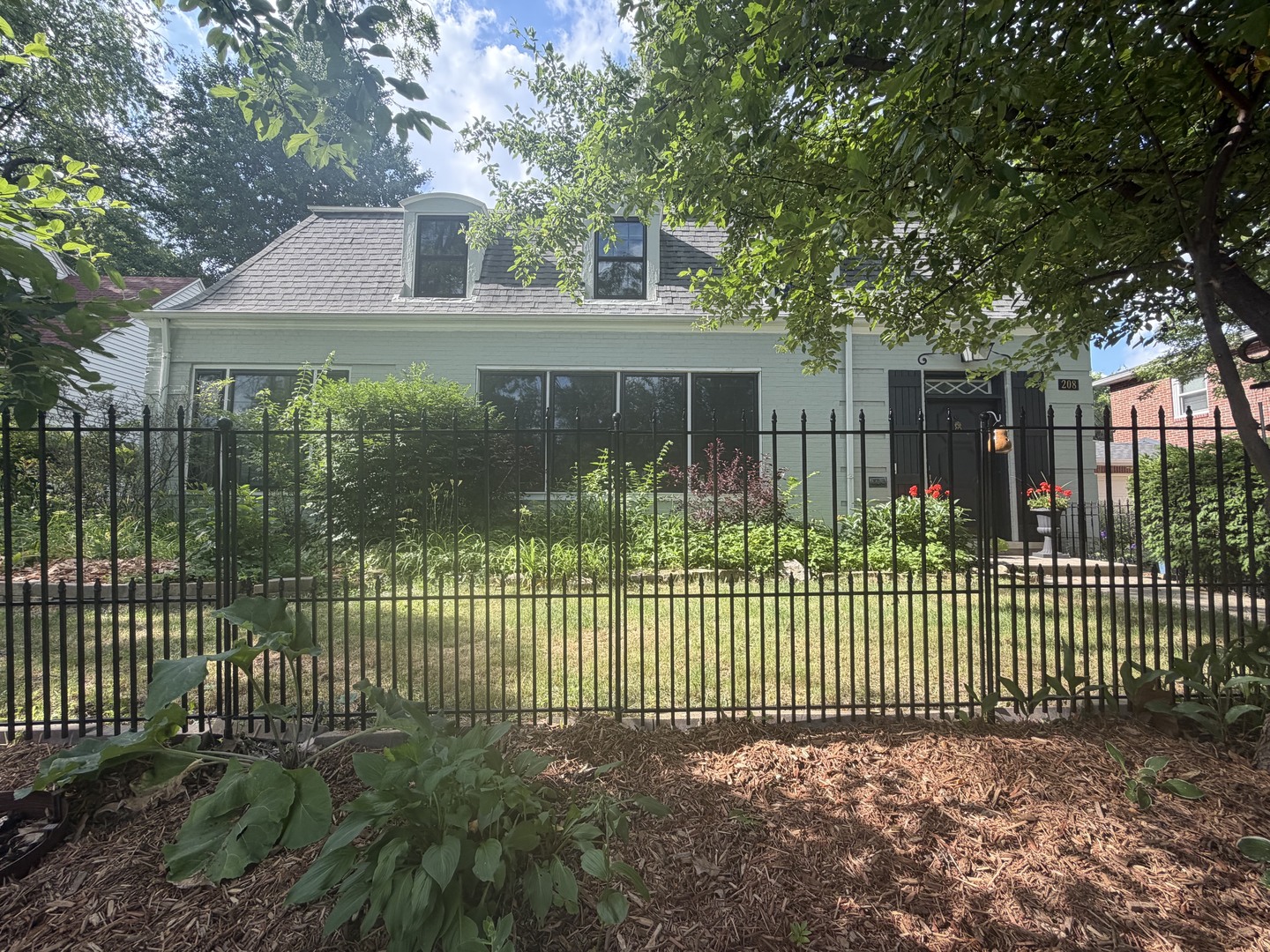 208 W Florida Avenue
