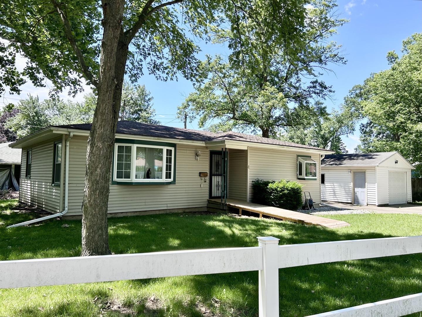 4 Geneske Court