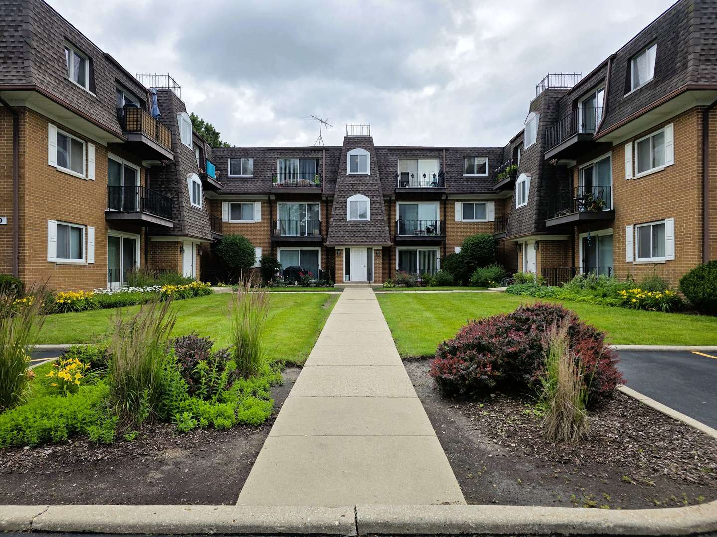 1907 W Golf Road