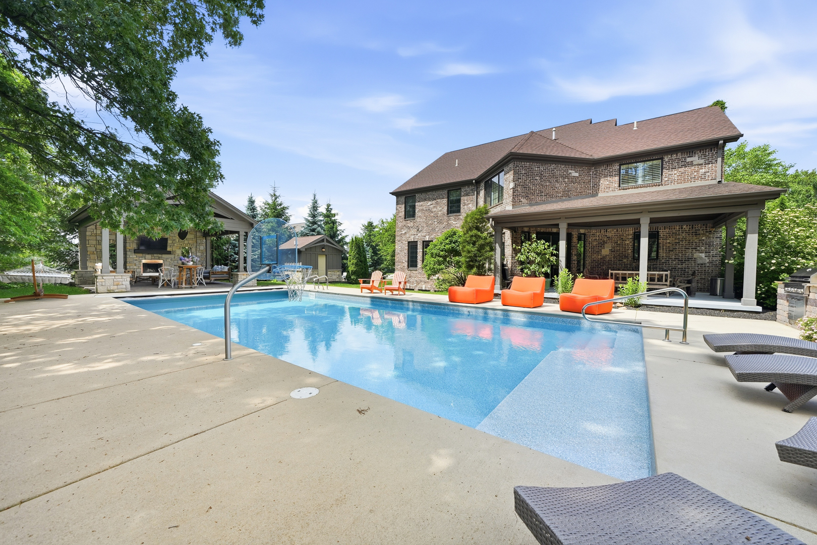 3704 Elio Way