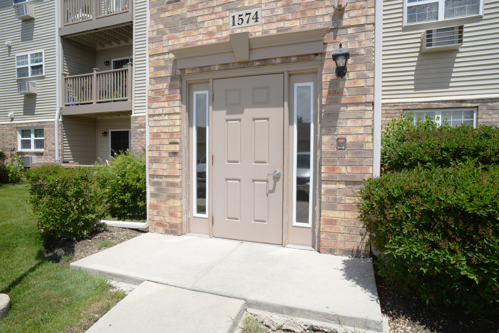 1574 W Crystal Rock Court