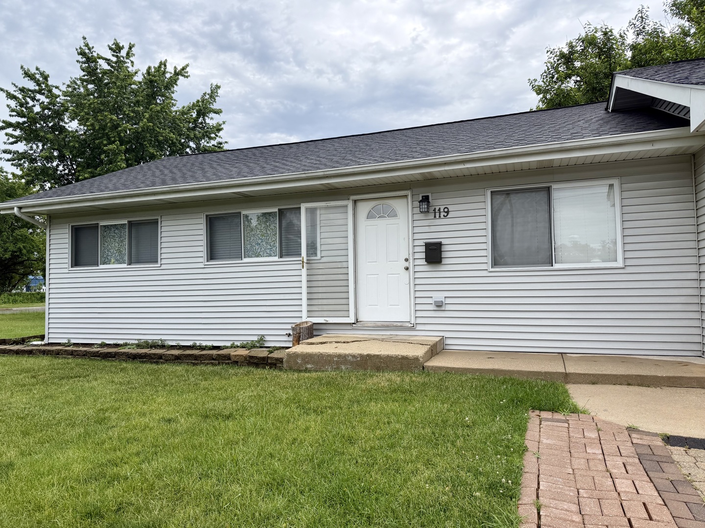 119 W Elmwood Avenue