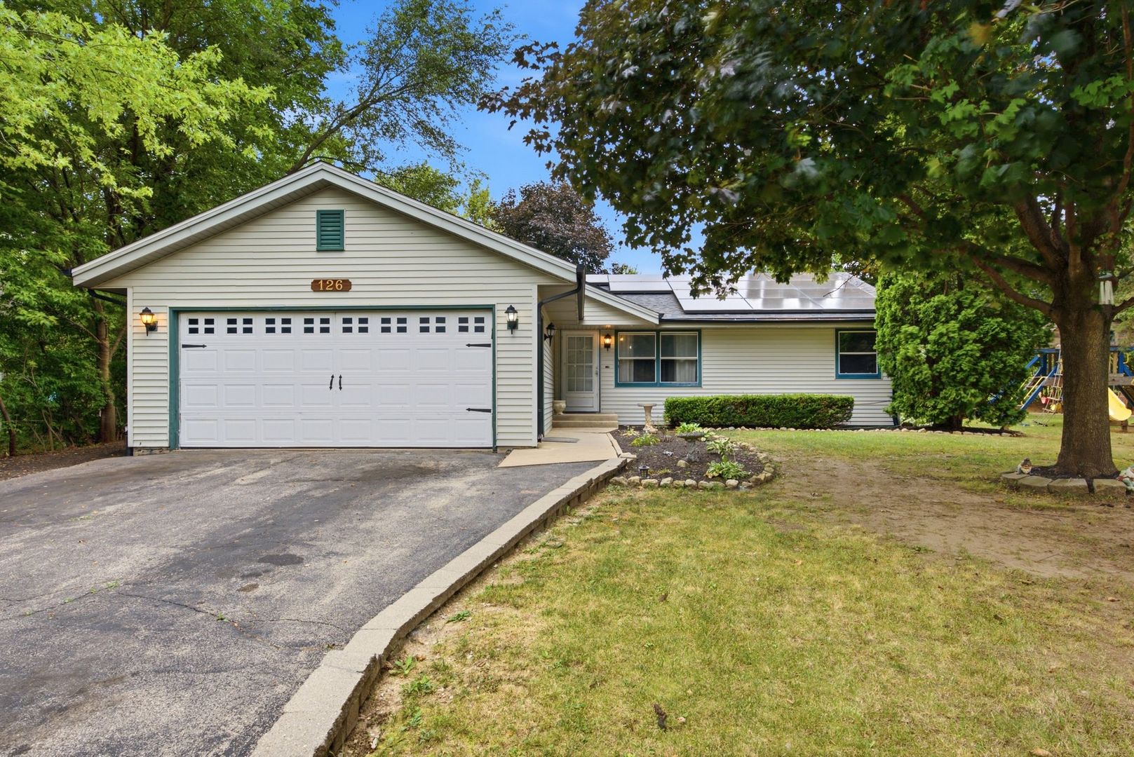 126 NE Queensbury Place NE