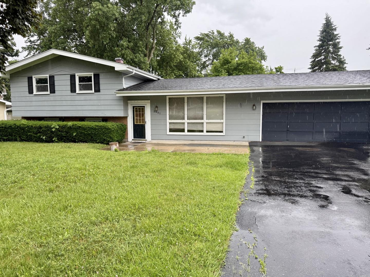 2401 E Thornwood Drive