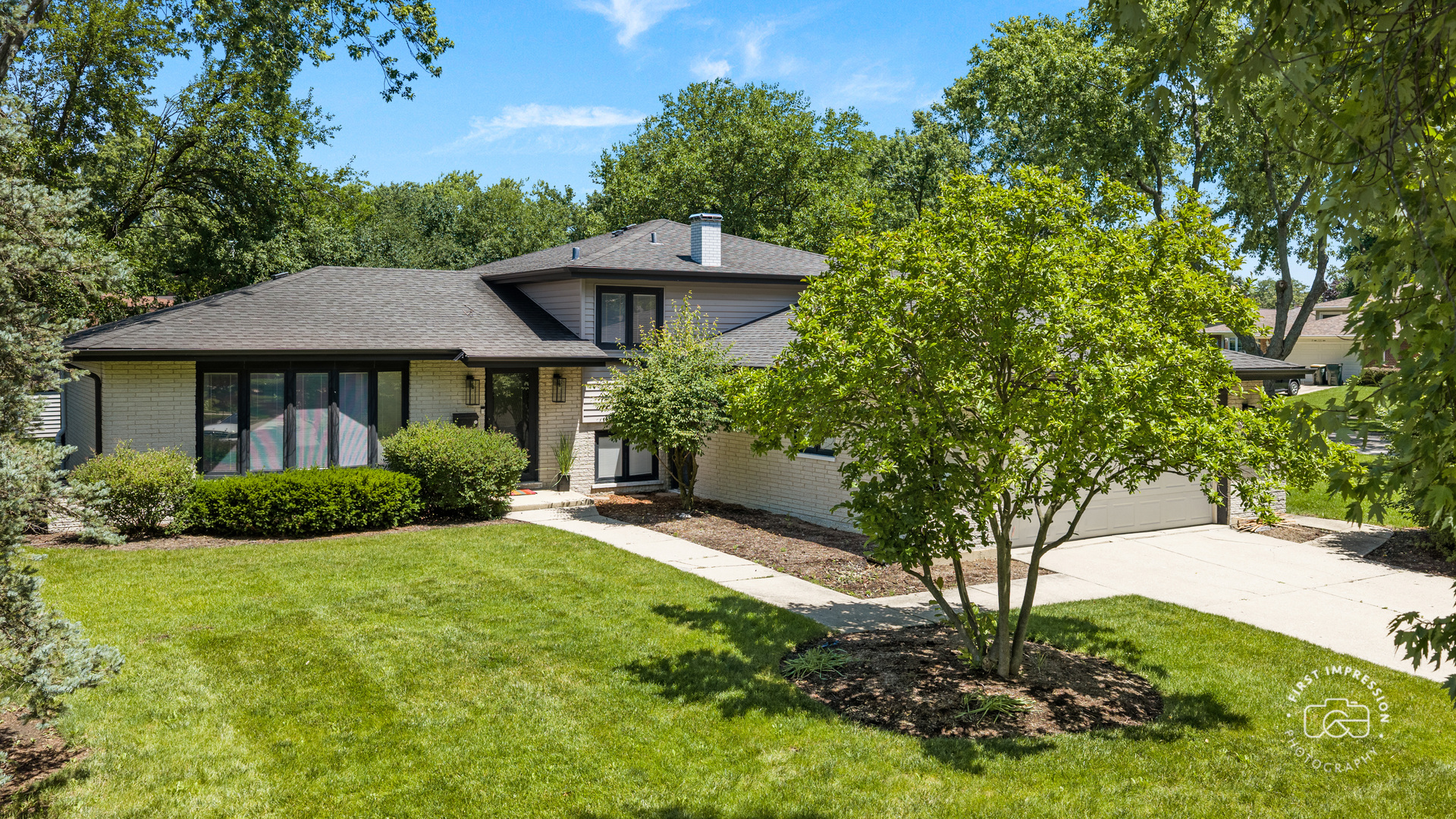 18W088 Claremont Drive
