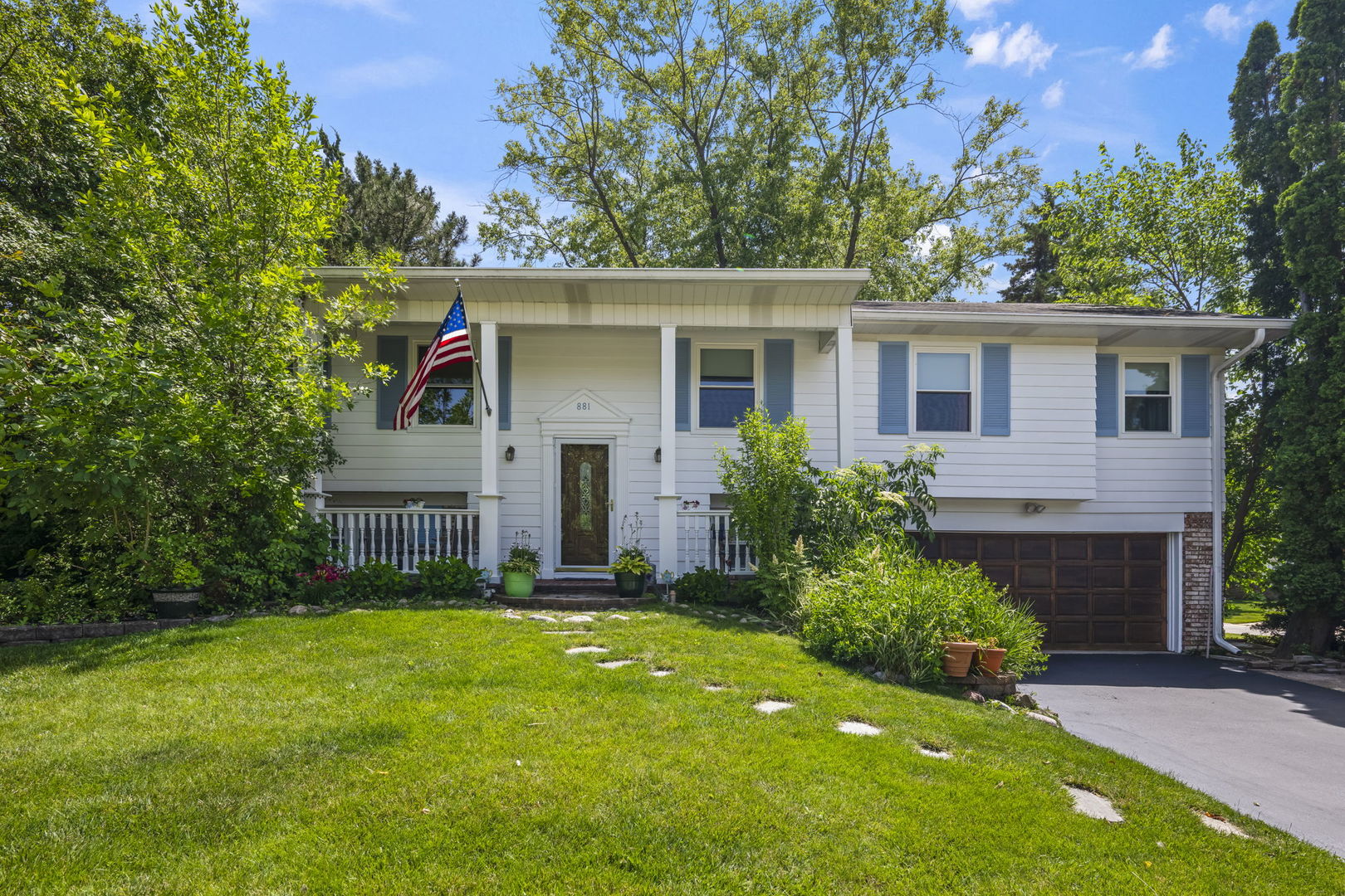 881 Woodhollow Lane