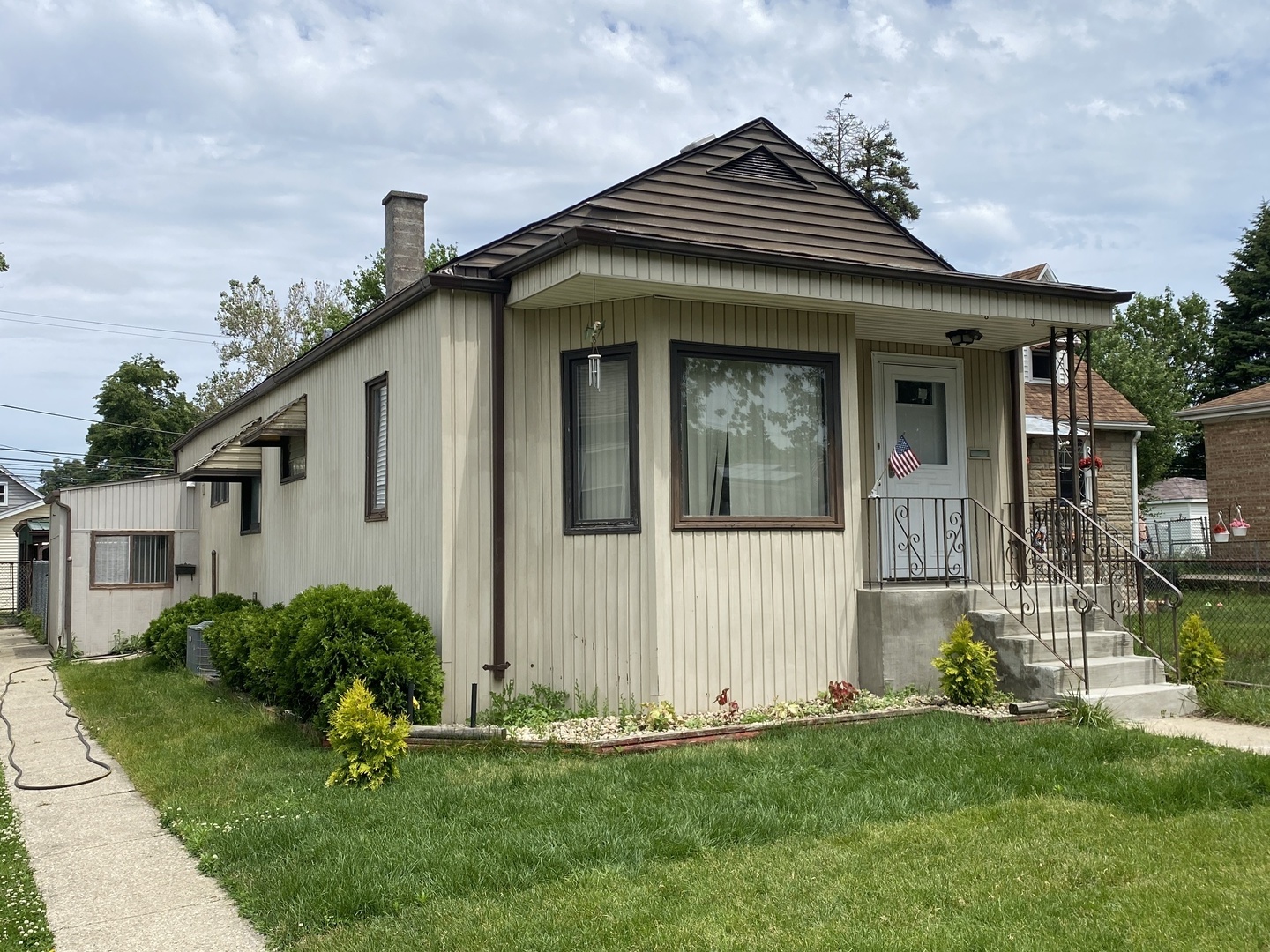 2734 W 98th Place