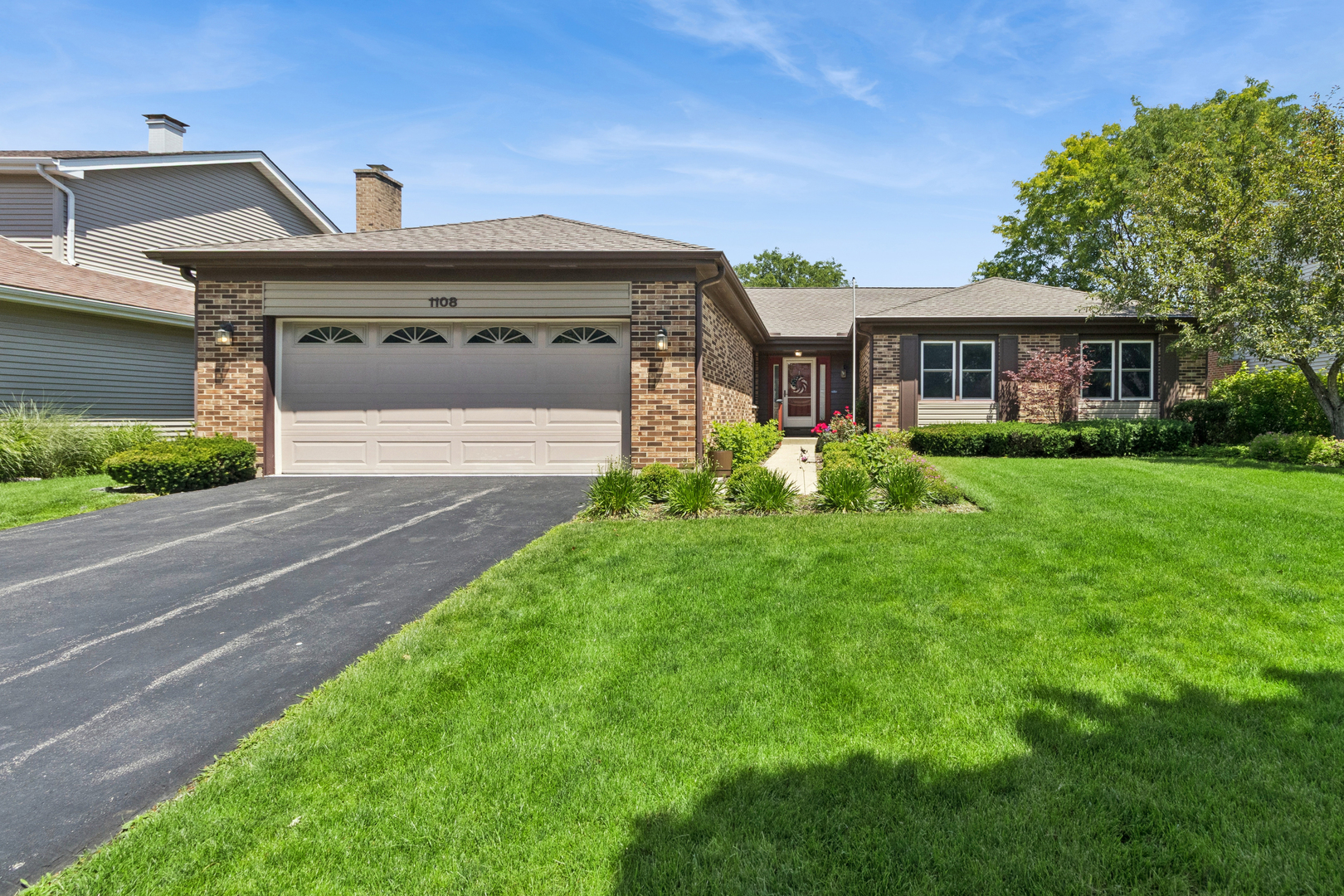 1108 E Oxford Lane