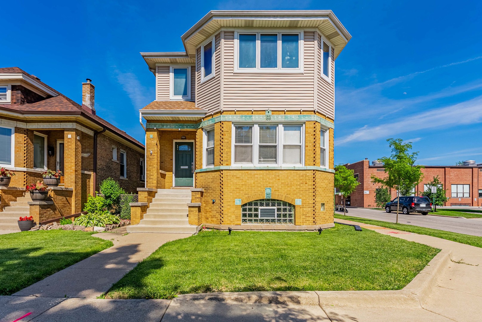2901 N 76th Court