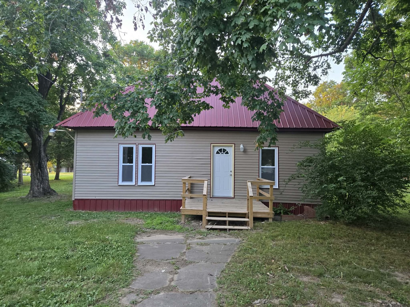 602 W CHERRY Street