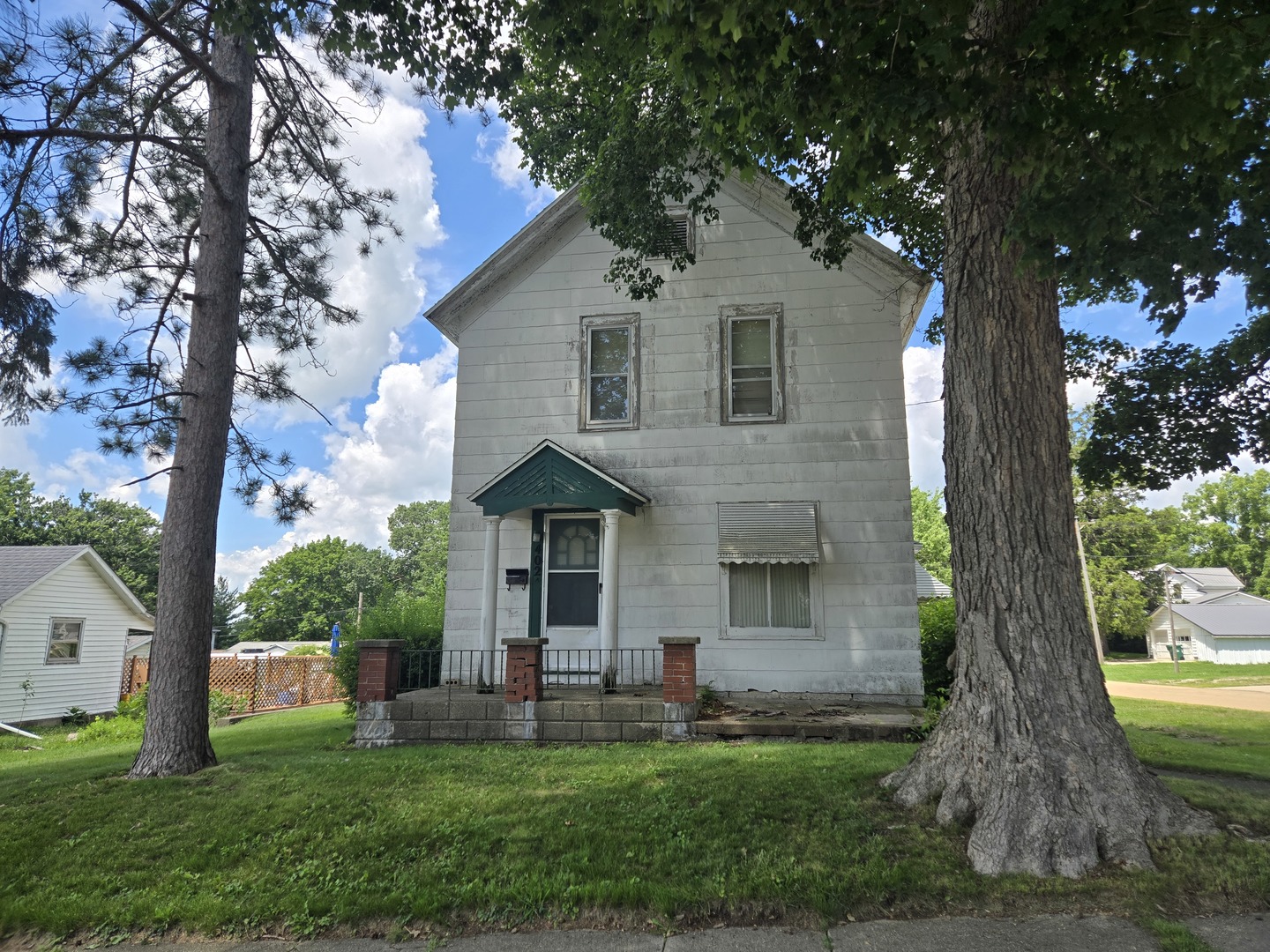 402 W Dixon Street