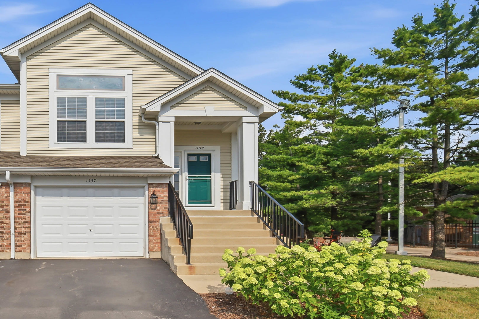 1137 Hawthorne Lane