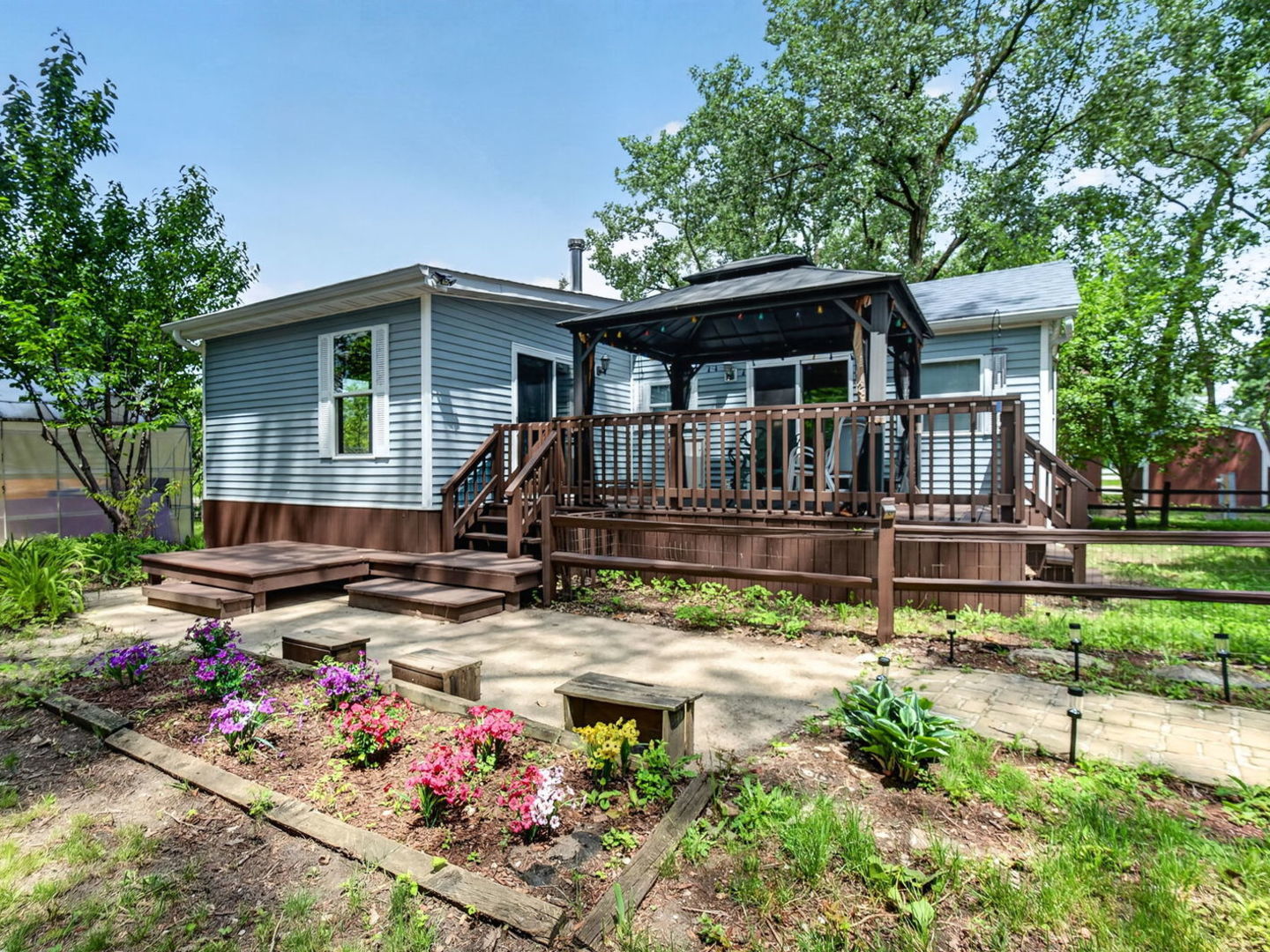 41 Lakeshore Drive
