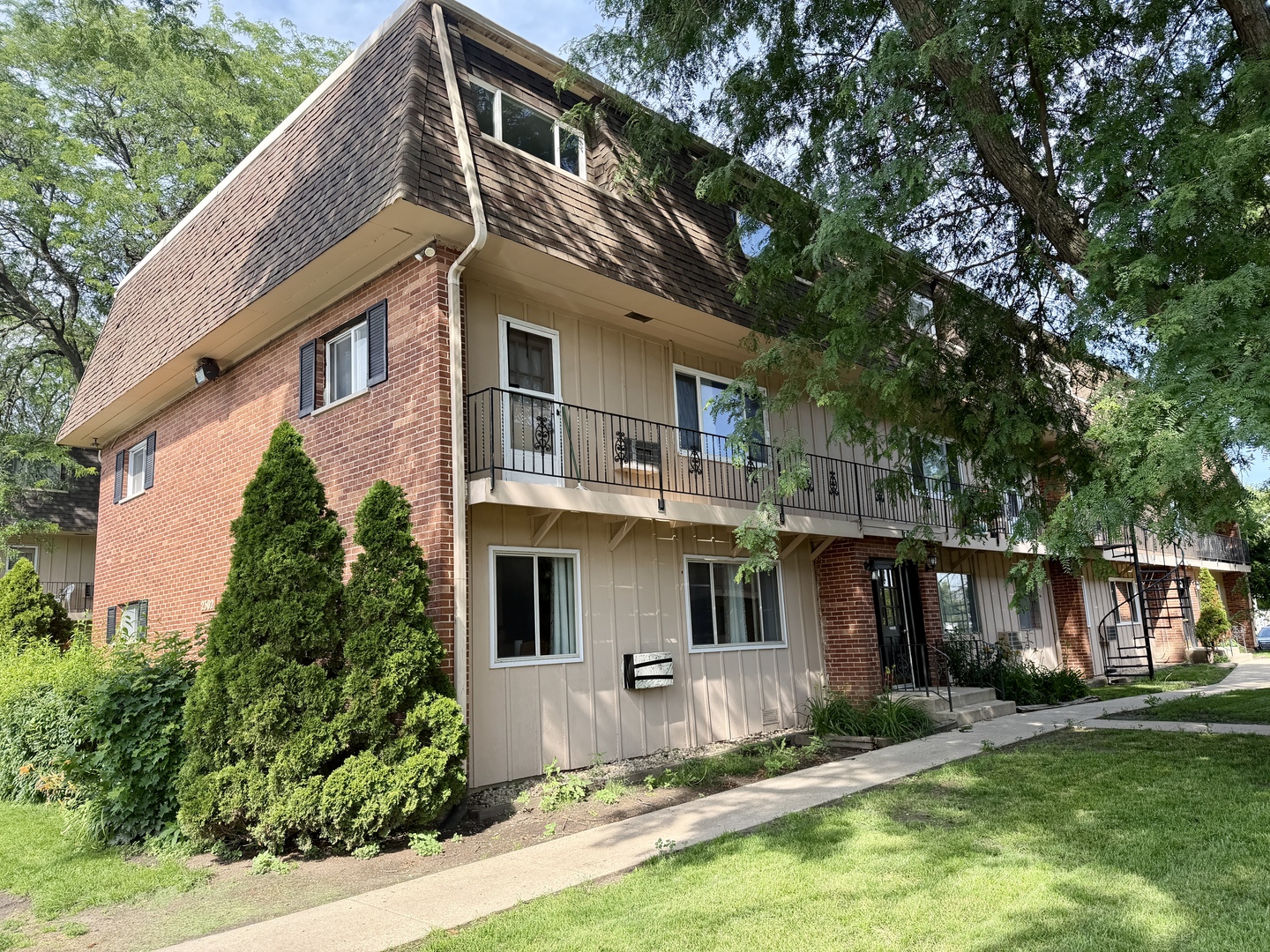 2302 ALGONQUIN Road