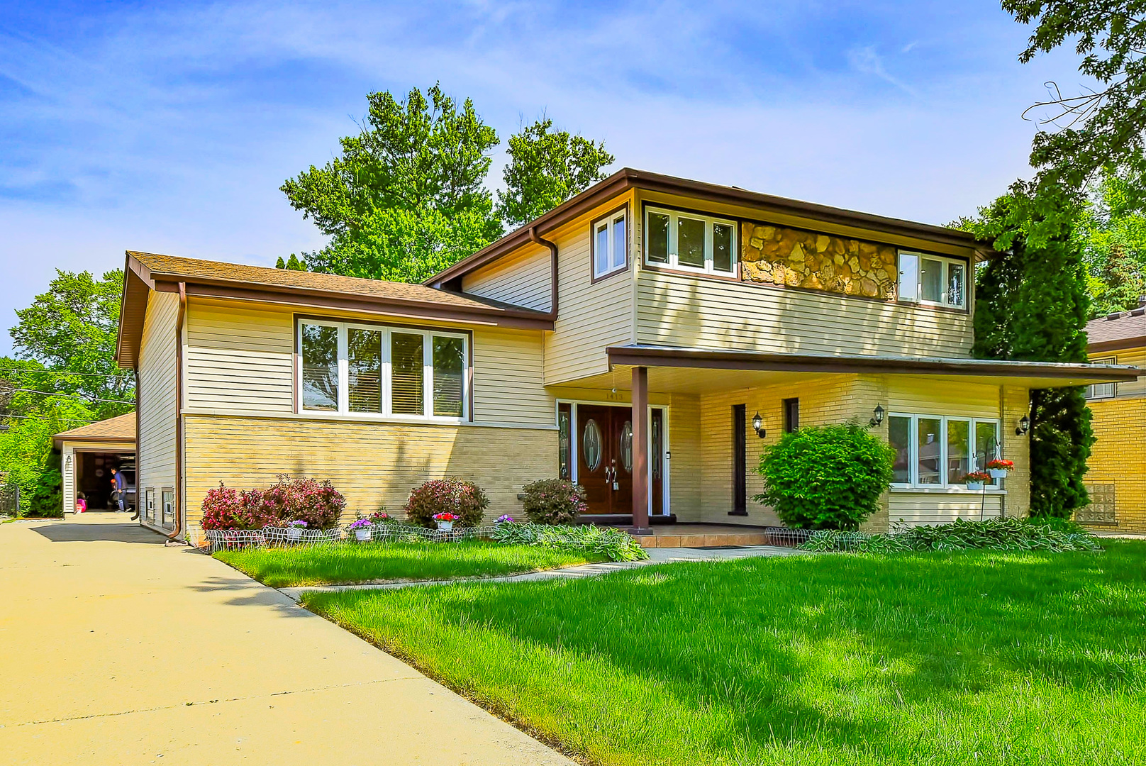 1413 N Burning Bush Lane