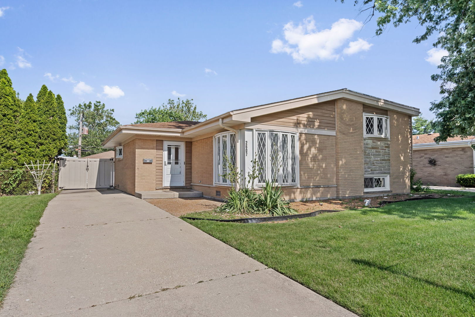 2607 Mayfair Avenue