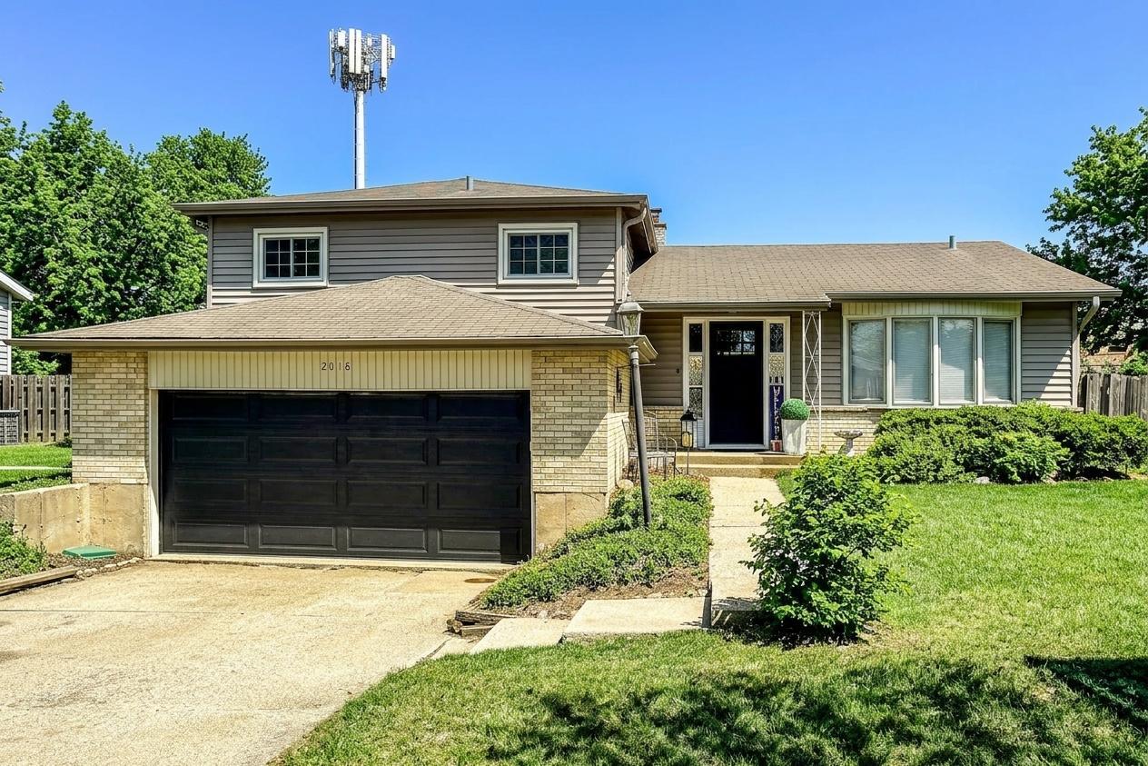 2018 E Ivy Lane