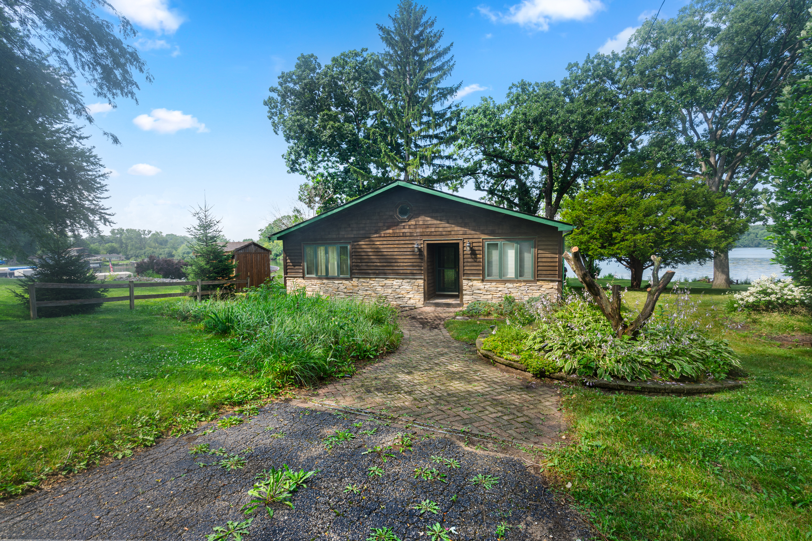 4122 W Lake Shore Drive