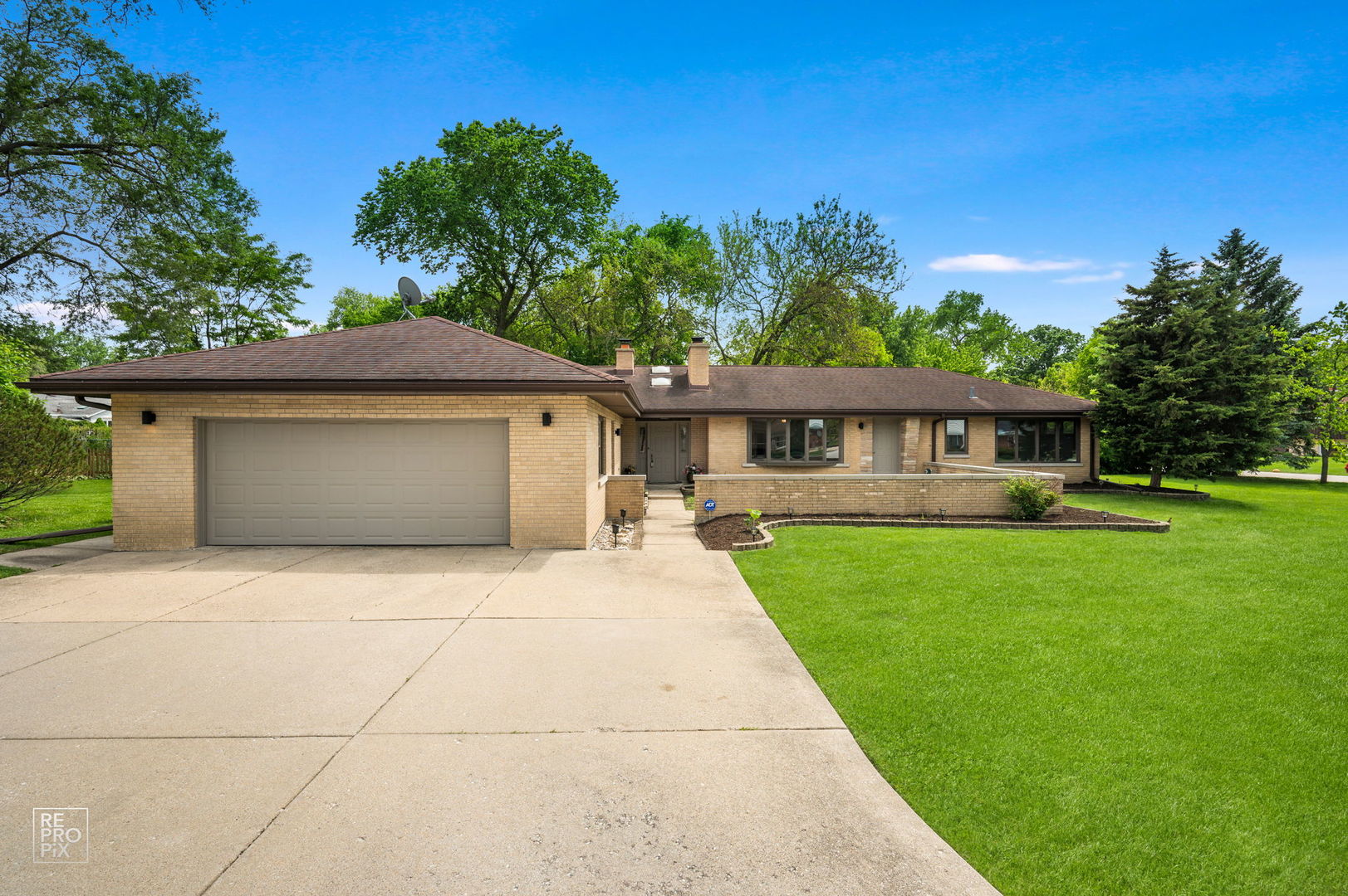 16W721 Red Oak Street