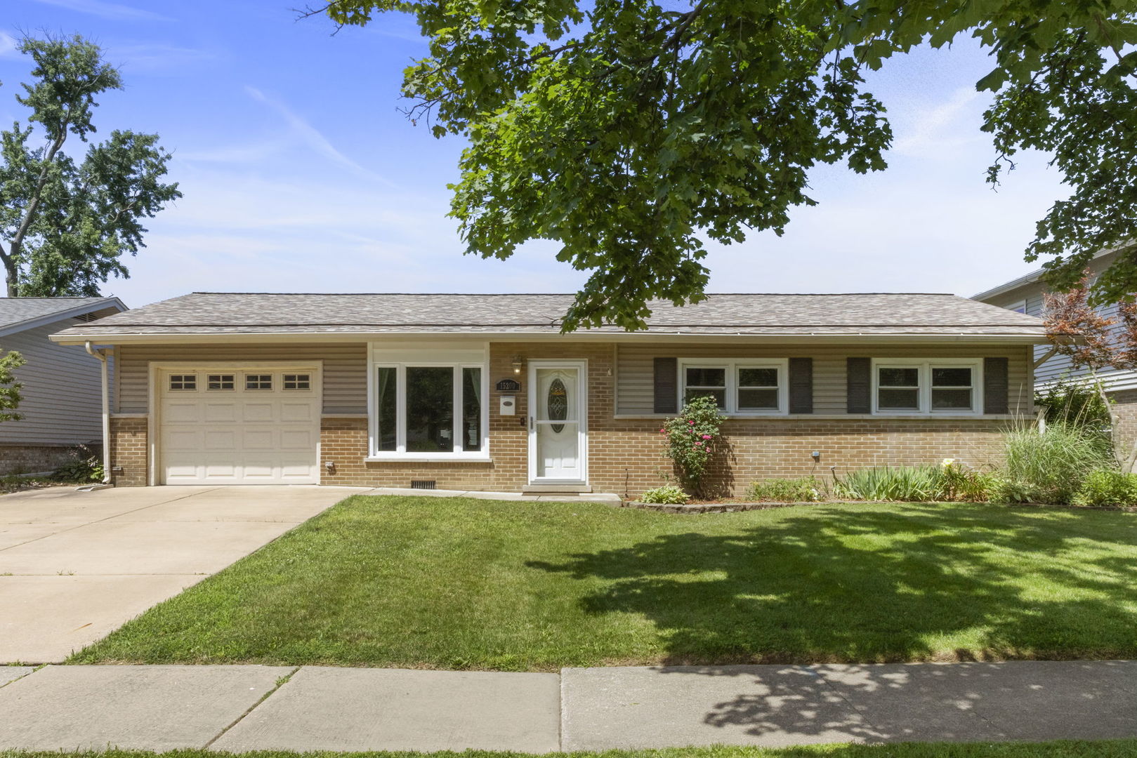 15200 Oxford Drive