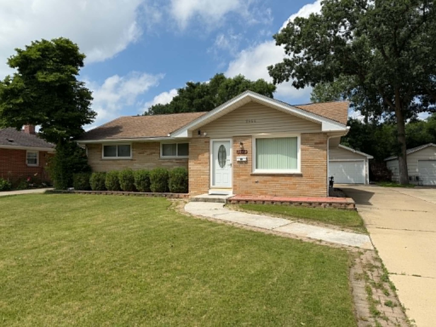 2444 Linden Avenue