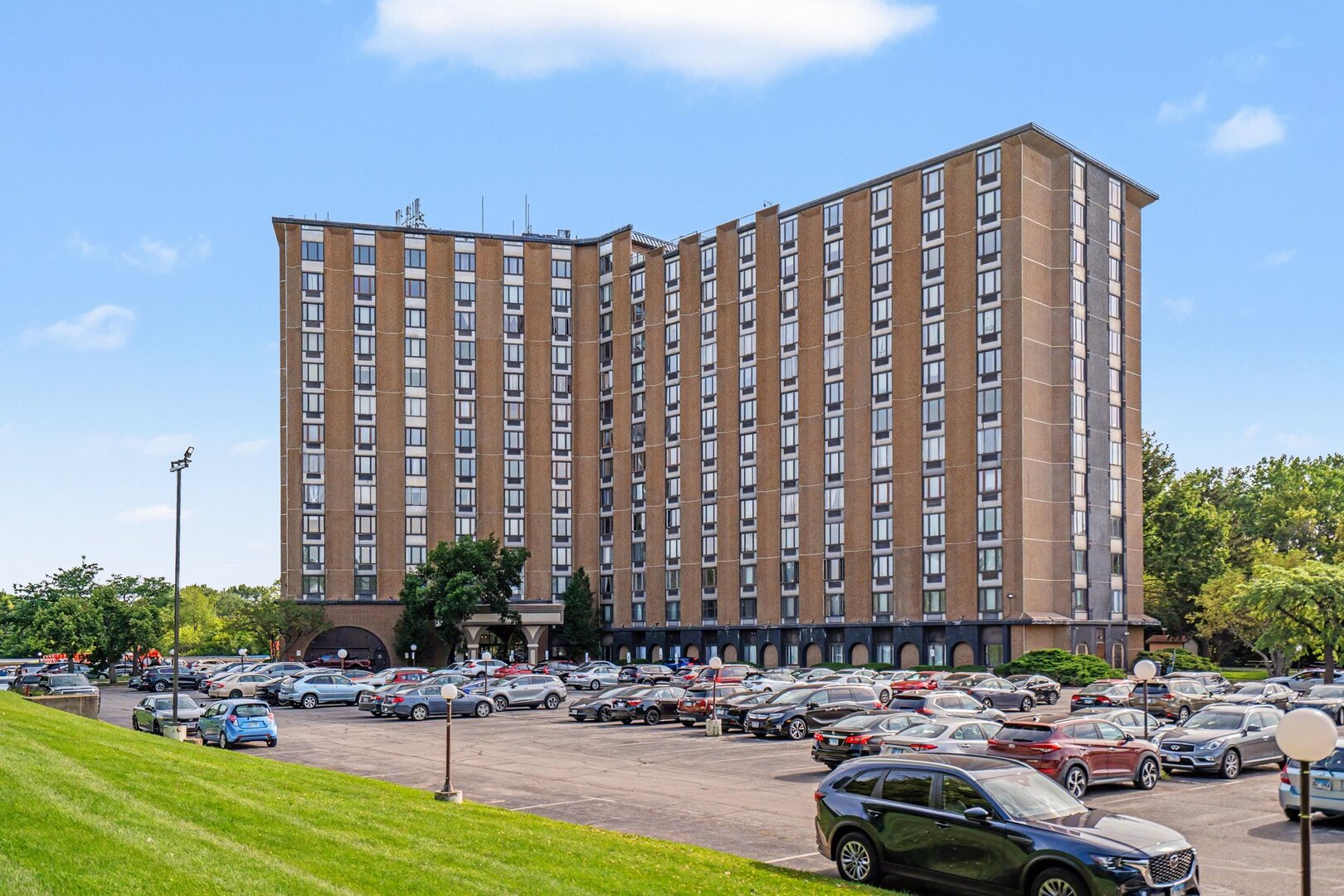 1 Renaissance Place