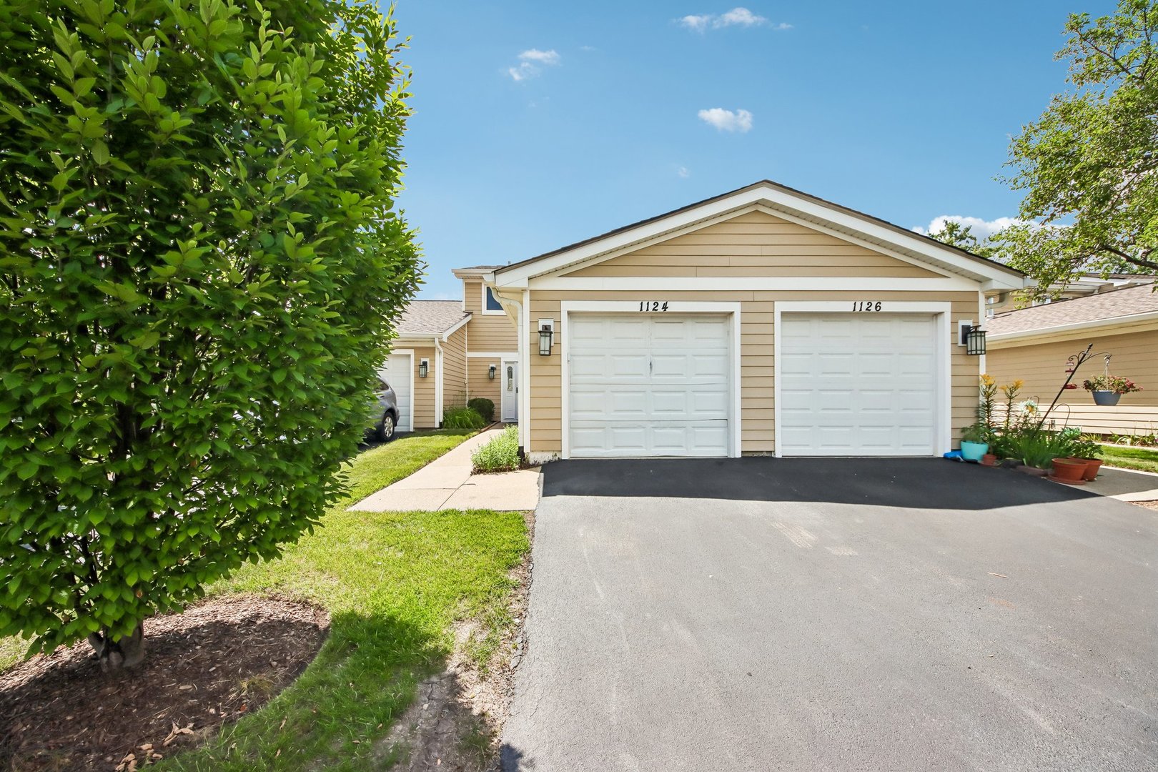 1124 E Potomac Lane