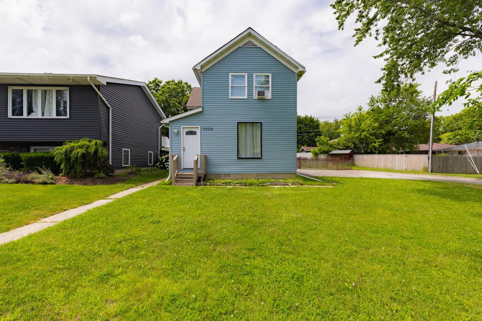 1904 Ezra Avenue