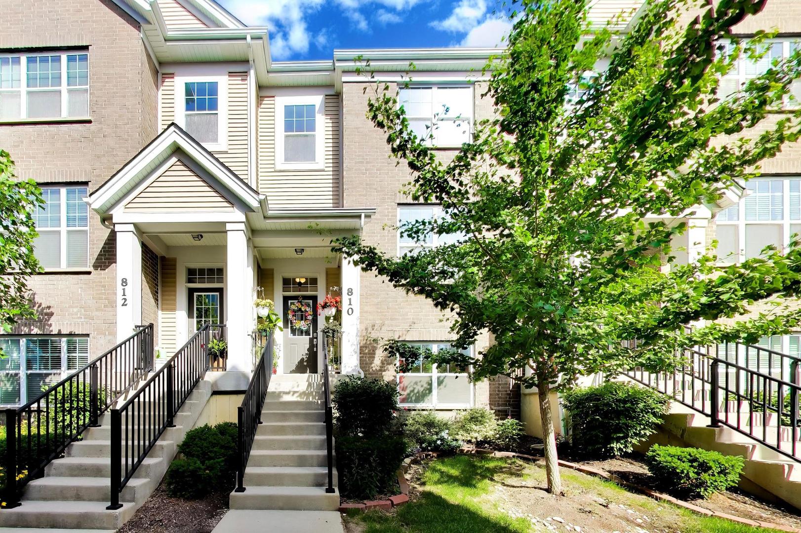 810 Lexington Circle W