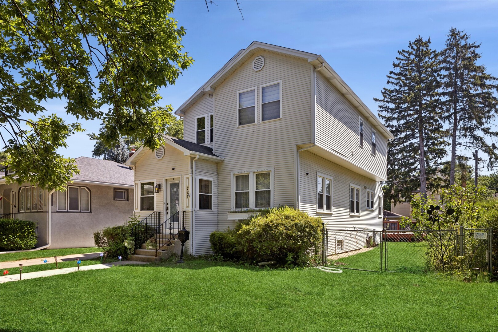 721 N Brainard Avenue